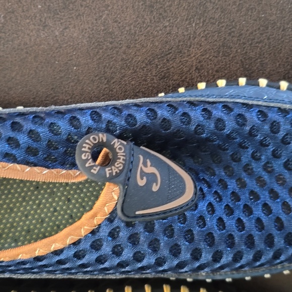 Water Shoes - Picture 3 of 3